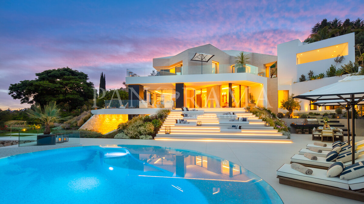 Villa La Toca, une somptueuse demeure contemporaine à El Herrojo Alto