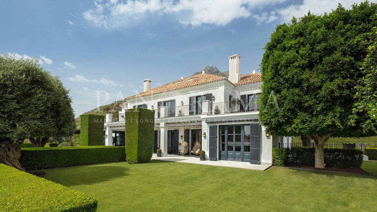 Elegante Villa in einer der begehrtesten Gemeinden neben Sierra Blanca