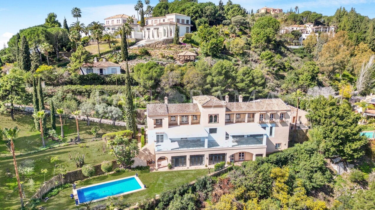 Villa de estilo español con elegancia, encanto y magníficas vistas en El Madroñal