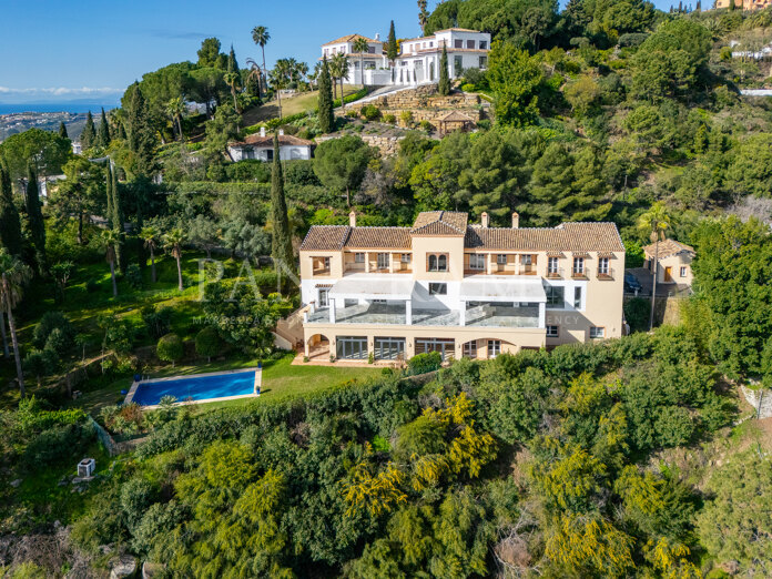 Grote hoekvilla met prachtig uitzicht in El Madroñal