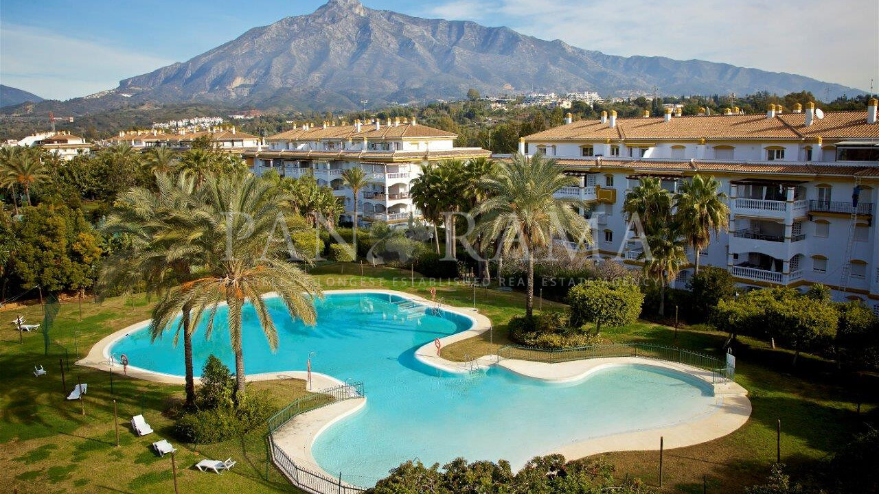 Bel appartement dans un complexe fermé à Nueva Andalucía