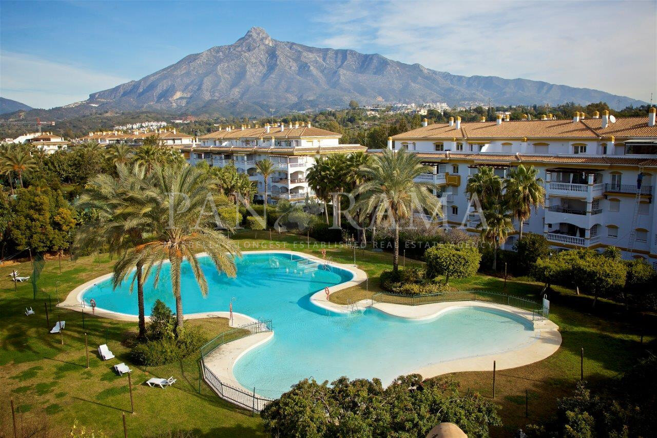 Mooi appartement in een beveiligd complex in Nueva Andalucía