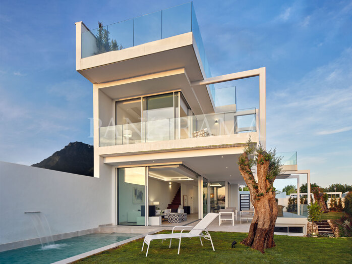 Villen im Bau mit Meerblick in der Nähe des Zentrums von Marbella