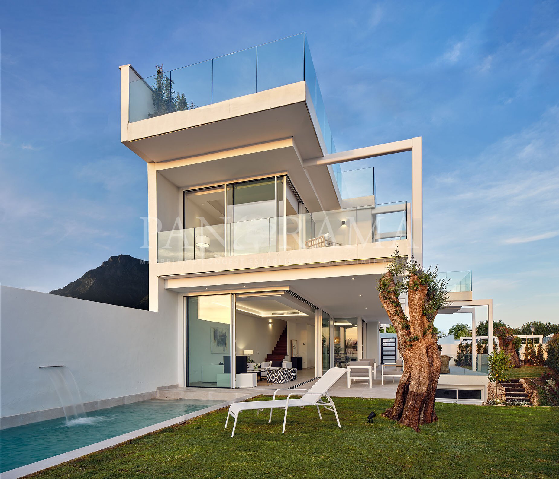 Villas en construcción con vistas al mar en el centro de Marbella