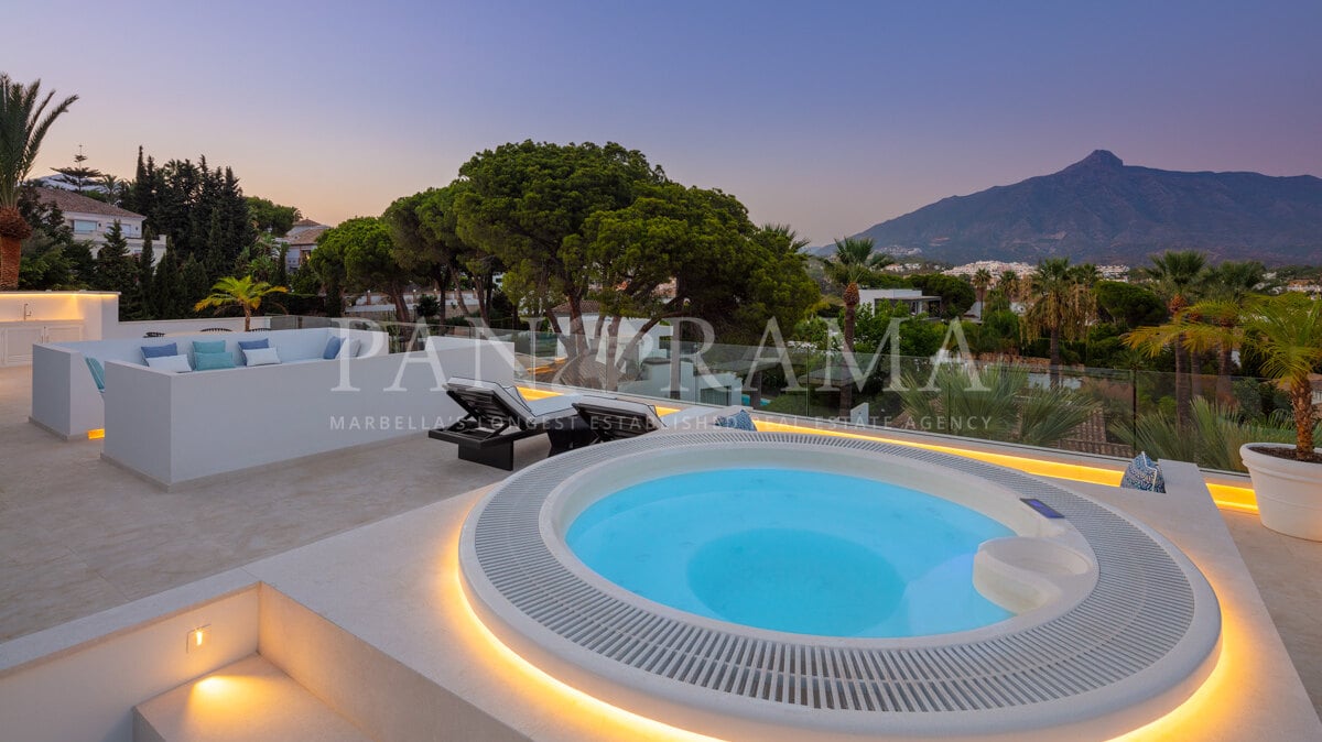 Superbe villa avec vue sur les montagnes à Nueva Andalucía