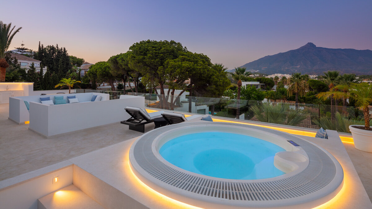 Atemberaubende Villa mit Bergblick in Nueva Andalucía