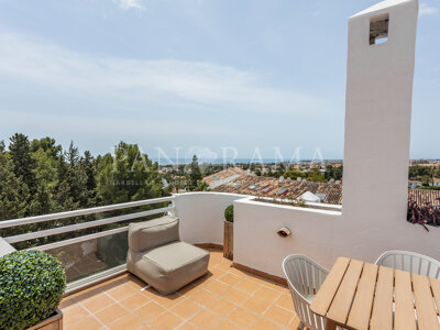 Contemporary penthouse in a private complex in Nueva Andalucía