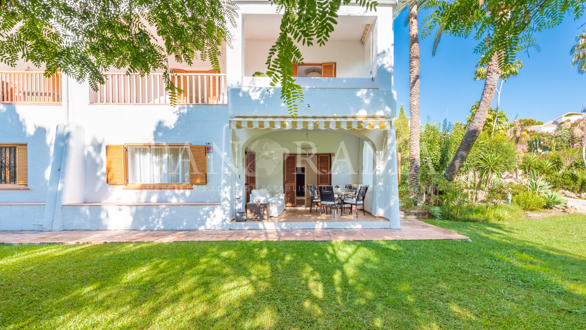 Encantadora casa adosada ubicada dentro del exclusivo complejo cerrado de Le Village, Nueva Andalucía