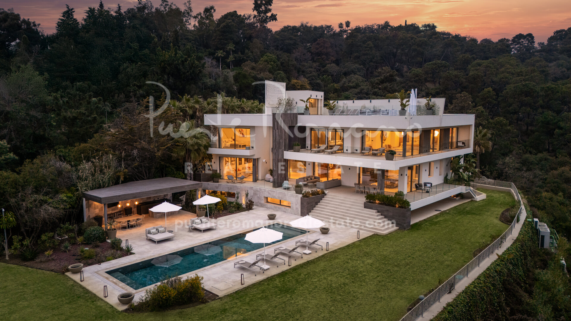 Contemporary mansion with sea views, close to the south gate in La Zagaleta