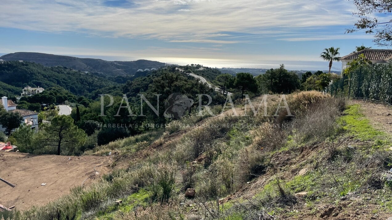 Plot in Montemayor with spectacular sea and mountain views and preliminary project