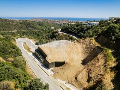 Grundstück in Montemayor mit spektakulärem Meer- und Bergblick und Vorprojekt