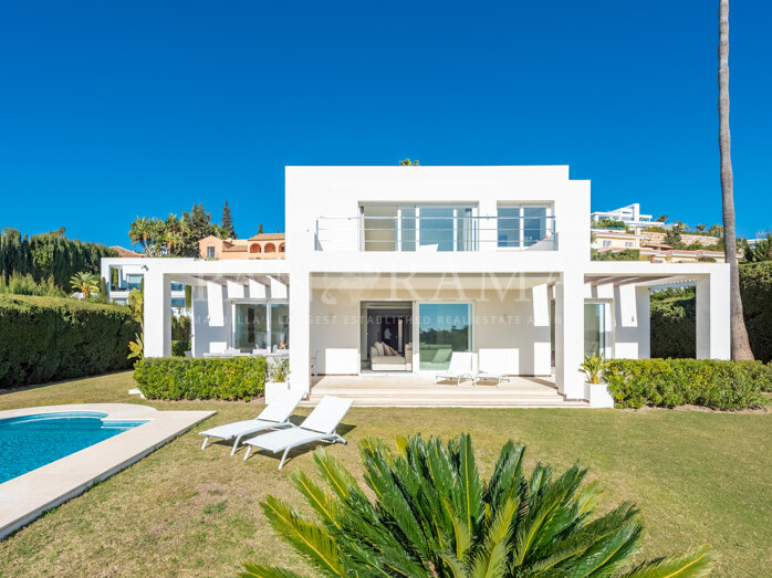 Villa contemporaine en première ligne de golf à Paraíso Alto