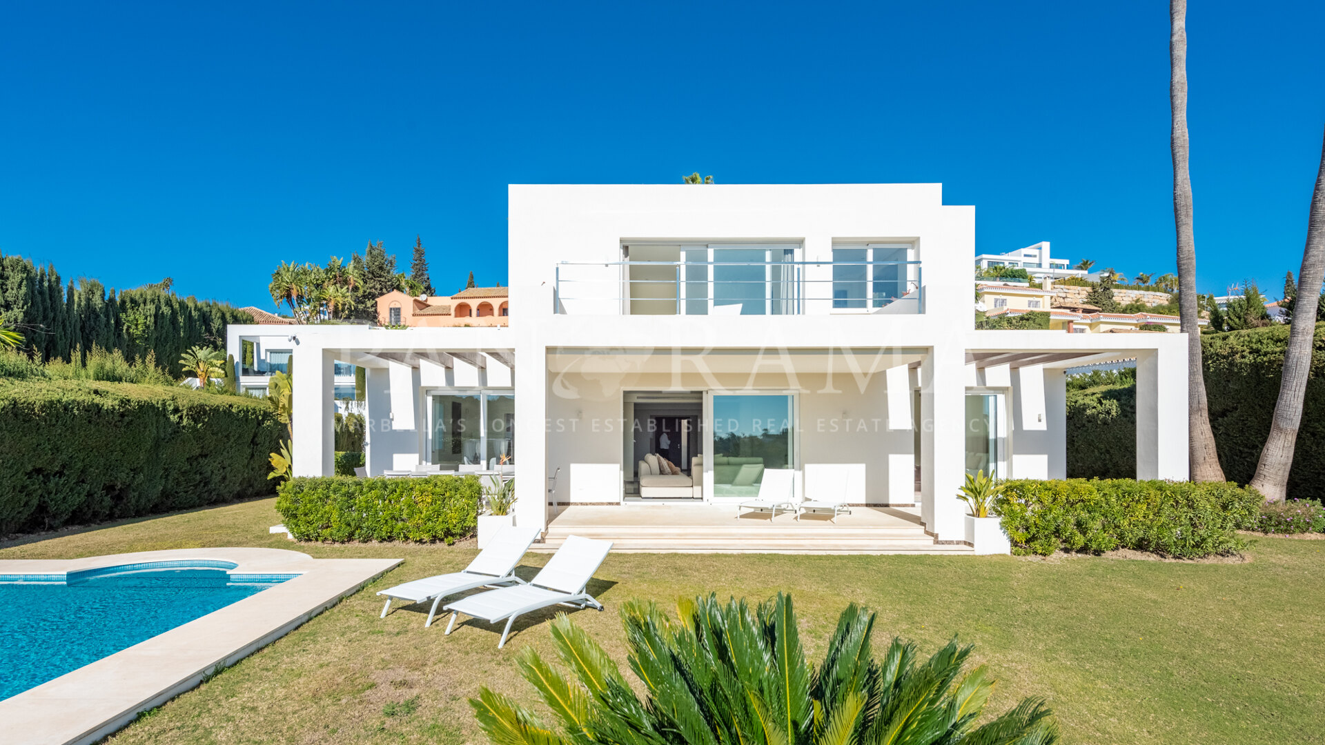 Villa contemporaine en première ligne de golf à Paraíso Alto