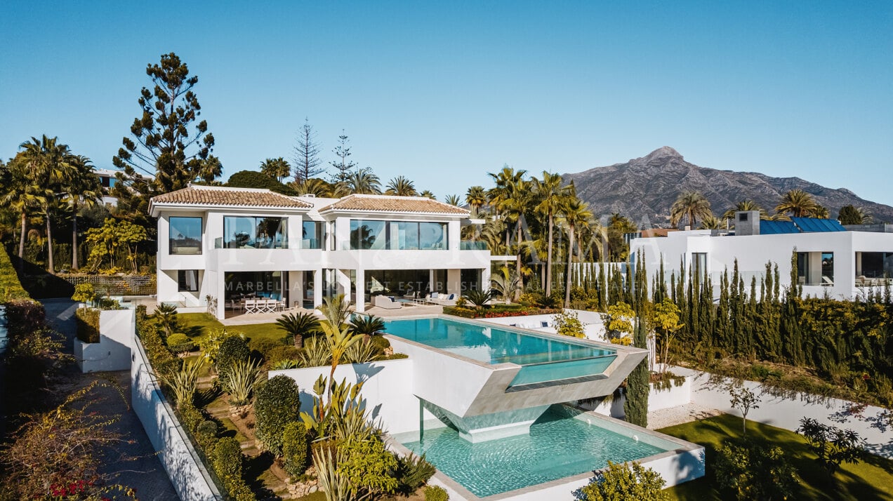 Villa spectaculaire flambant neuve avec vue sur le golf et la mer dans un emplacement privilégié de Nueva Andalucía