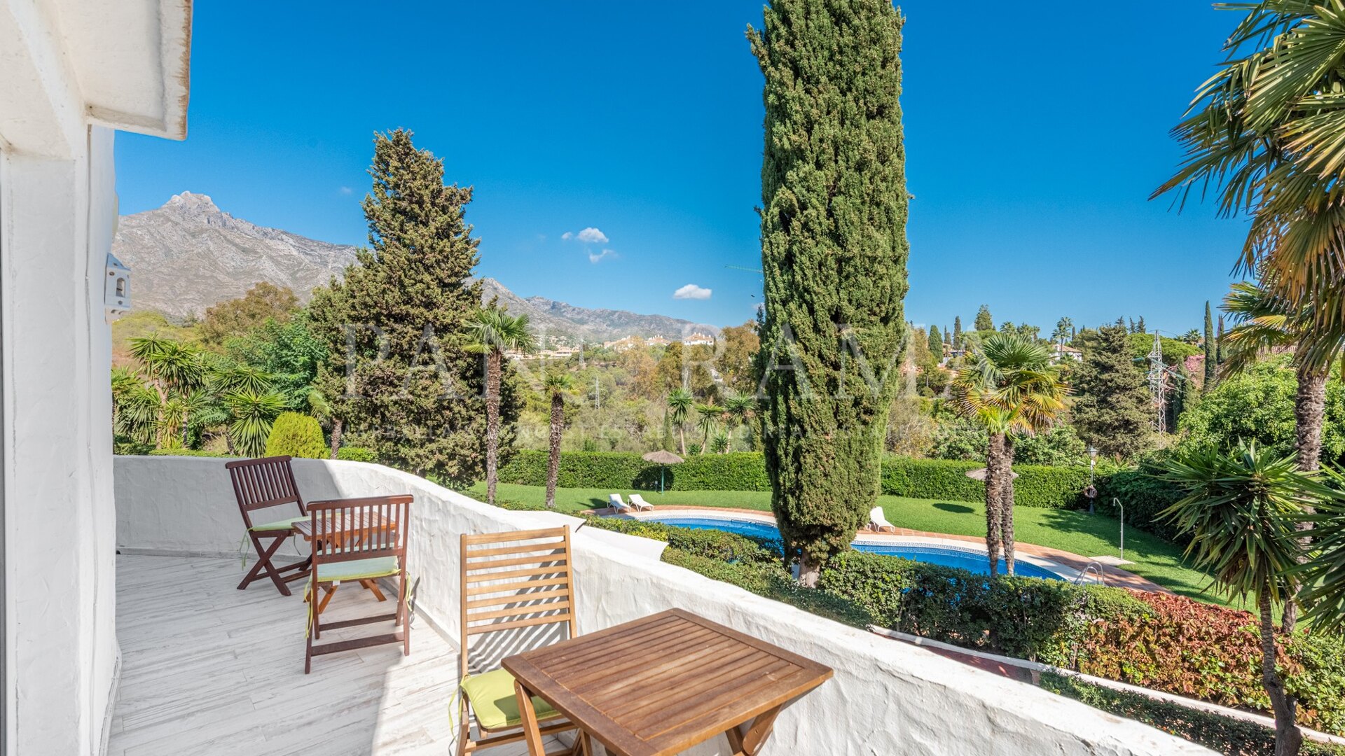 Semi-detached house in Coto Real I, in Las Lomas del Marbella Club