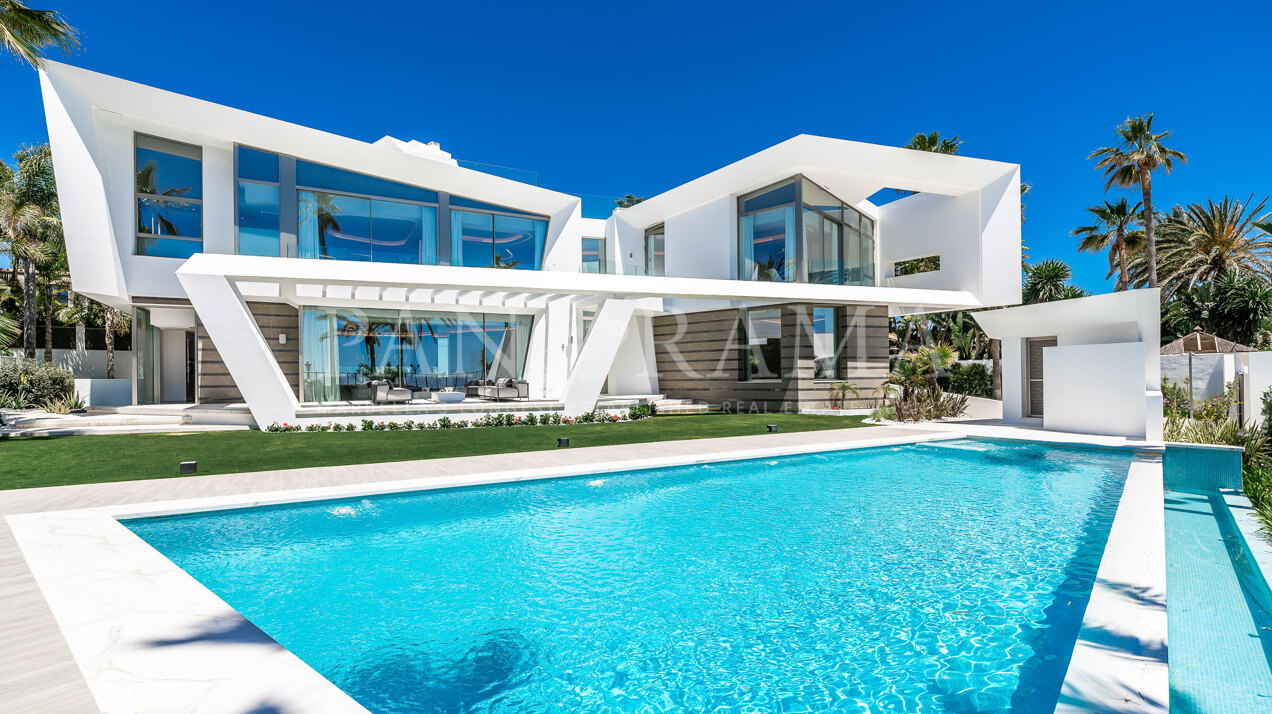 Newly built luxury beachfront villa in Los Monteros