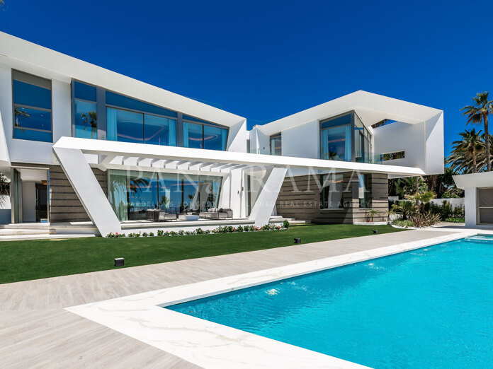 Newly built luxury frontline beach villa