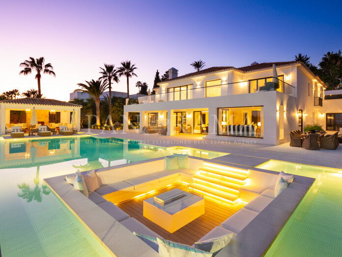 Impressive mansion in Nueva Andalucía with incredible golf and sea views