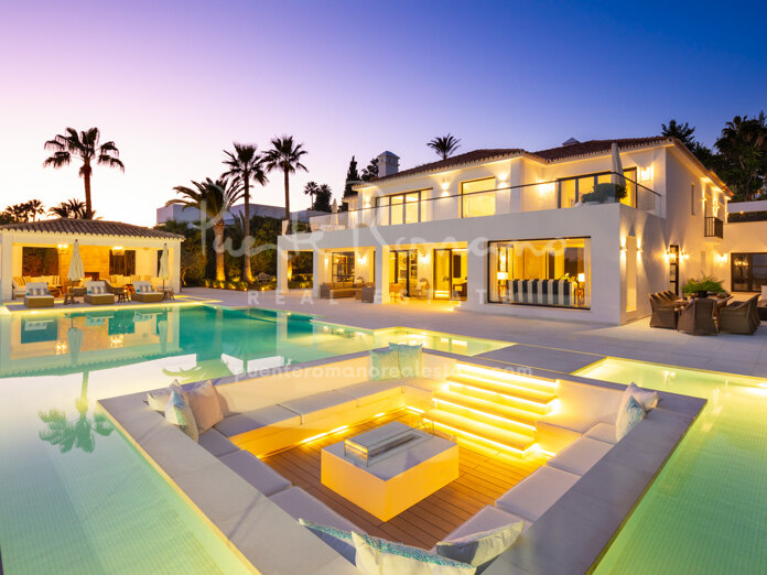 Impressive mansion in Nueva Andalucía with incredible golf and sea views