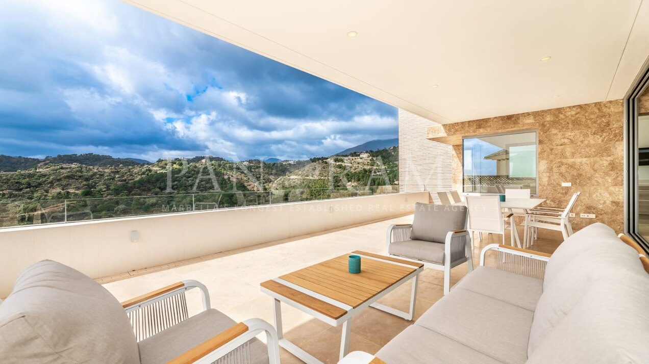 Modern villa with mountain views in Los Arqueros