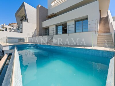 Moderna villa en Los Arqueros con vistas a la montaña