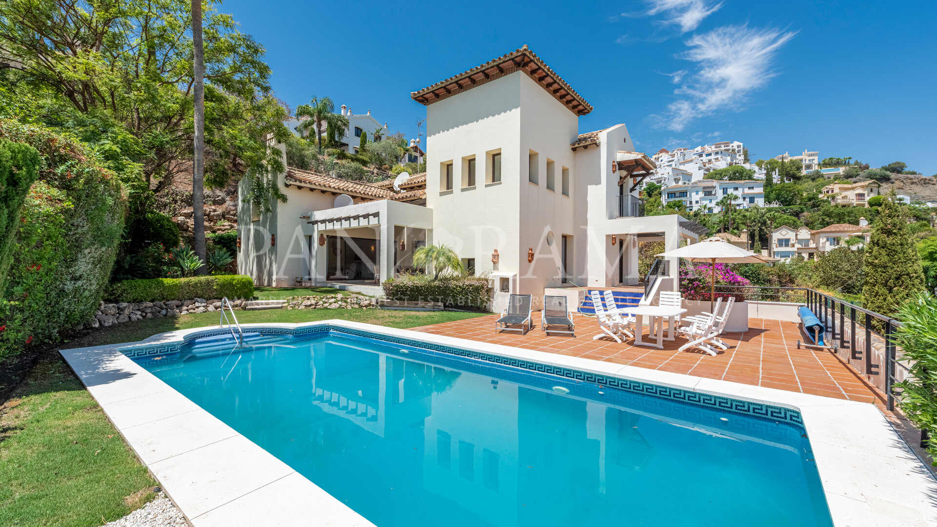 Charmante villa in Los Arqueros met panoramisch uitzicht