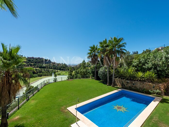 Impressive Andalusian style luxury frontline golf villa in Los Arqueros