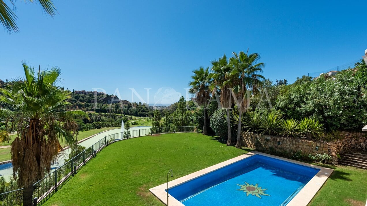 Impressive Andalusian style luxury frontline golf villa in Los Arqueros