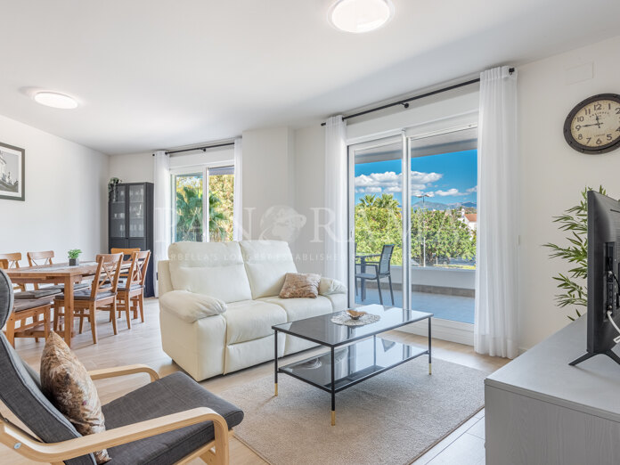 Modern and bright two-bedroom apartment in Nueva Andalucía