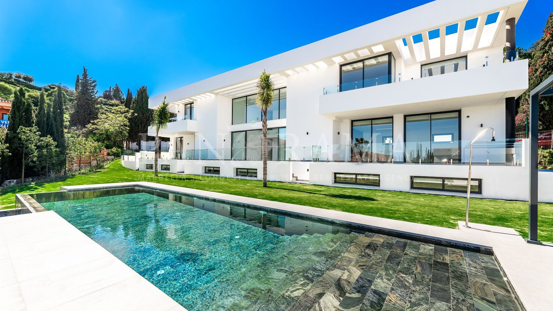 Een gloednieuwe moderne luxe villa te koop in Paraiso Alto zal klaar zijn voor u aan het eind van 2024