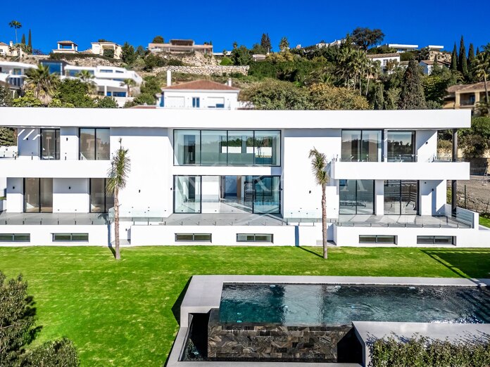 Een gloednieuwe moderne luxe villa te koop in Paraiso Alto zal klaar zijn voor u aan het eind van 2024