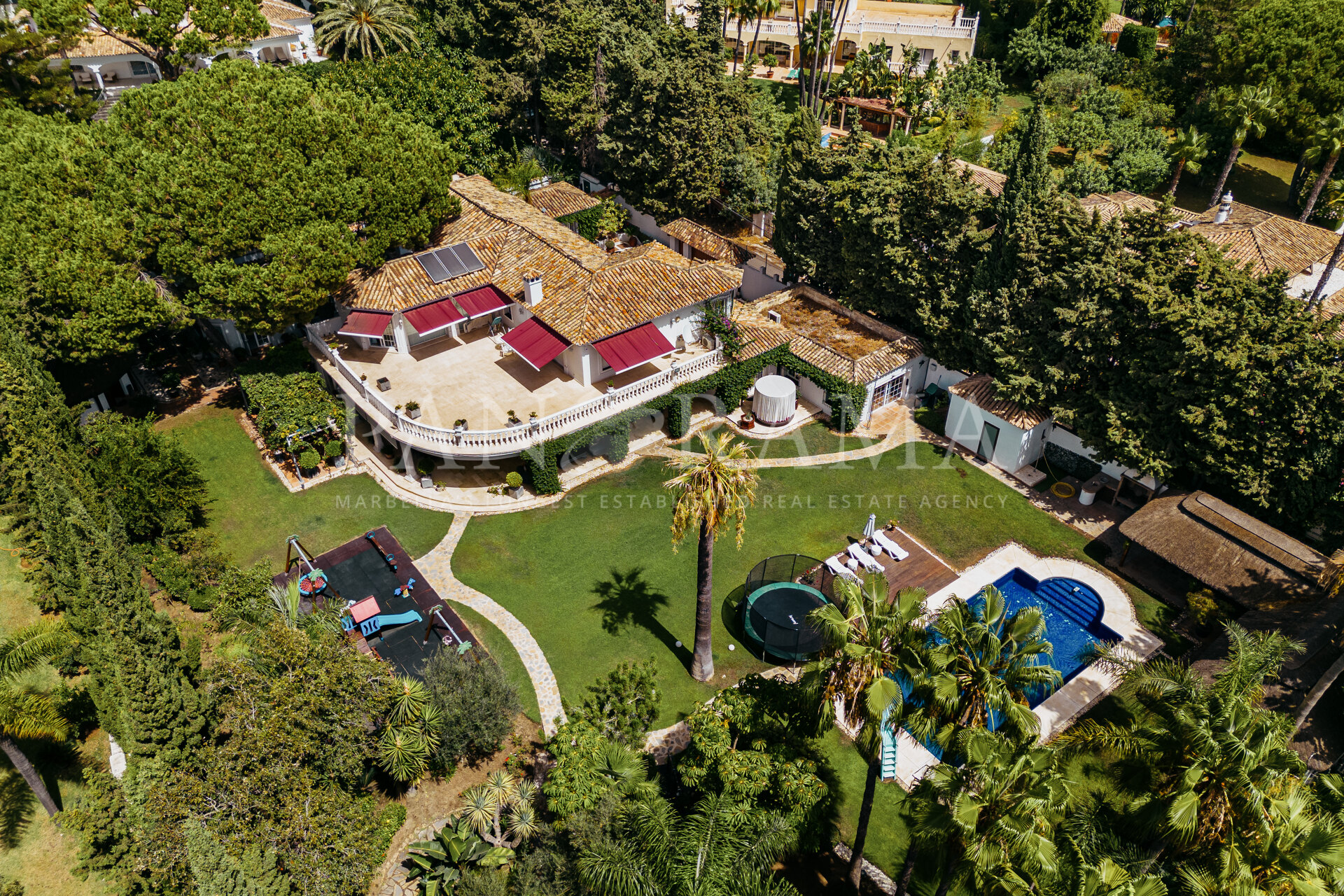 Villa avec un grand jardin mature à Rocio de Nagueles