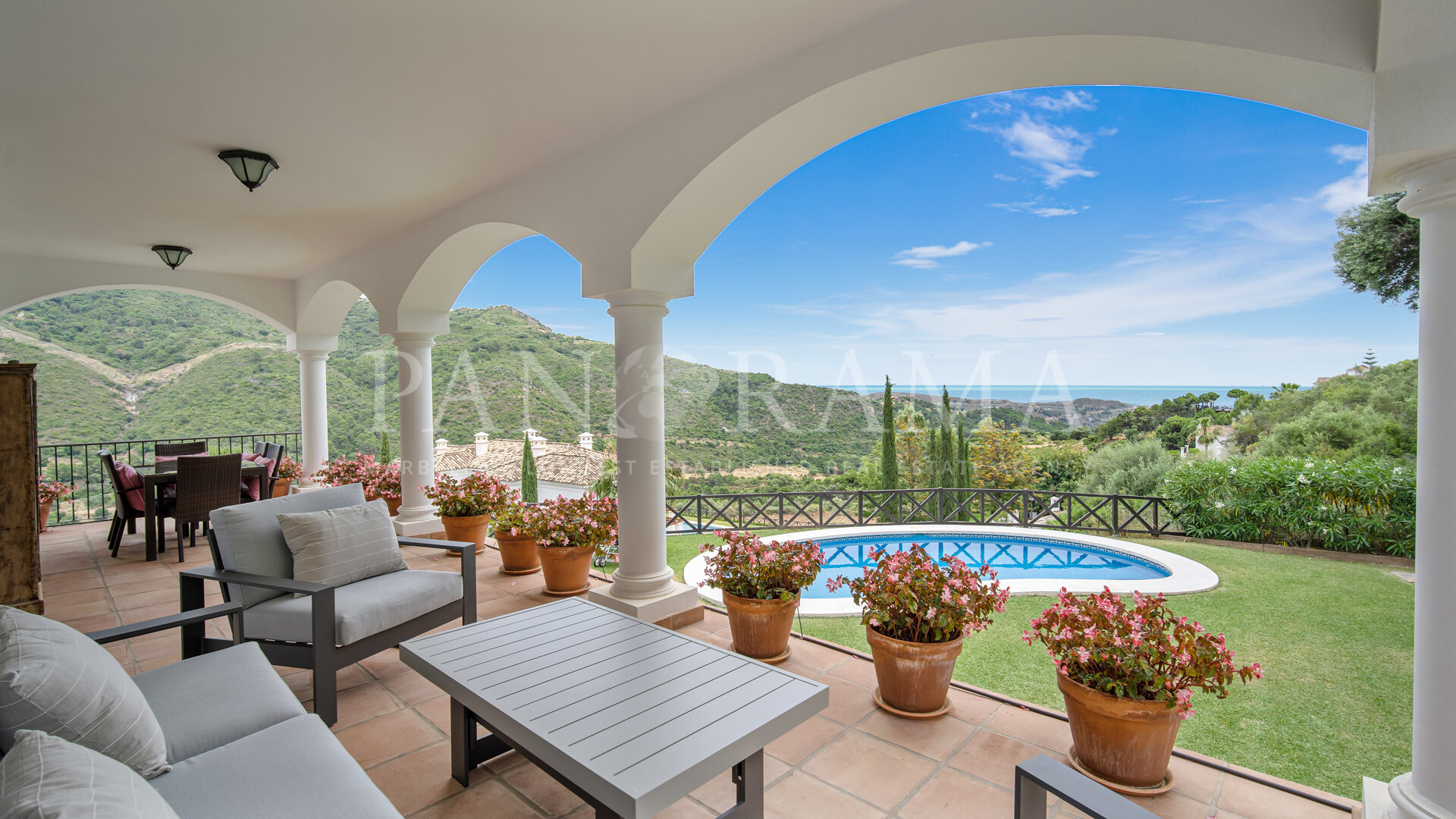 Villa in Montemayor met adembenemend panoramisch zeezicht en omgeven door natuur