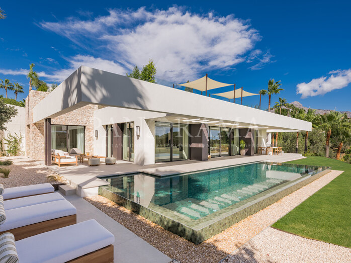 Frontline golf design villa in Nueva Andalucía