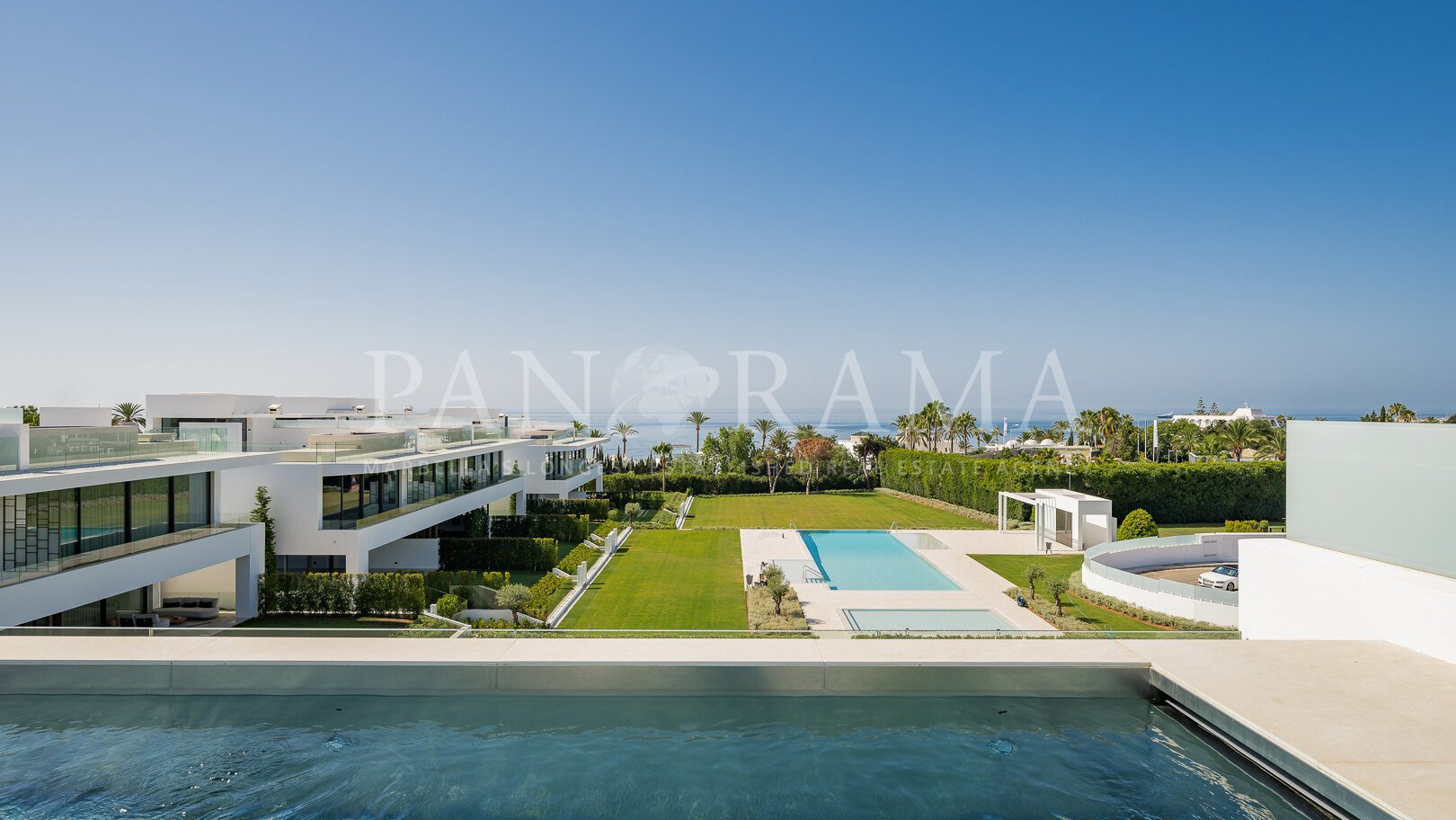 Exklusive High-End-Villa mit atemberaubendem Blick auf der weltberühmten Goldenen Meile