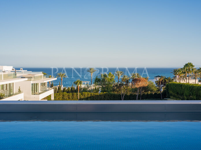Exclusive high-end villa with stunning views set on the world-famous Golden Mile