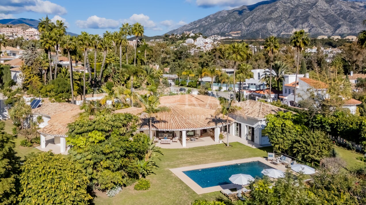 Charming single-level villa in La Cerquilla, conveniently located near golf courses