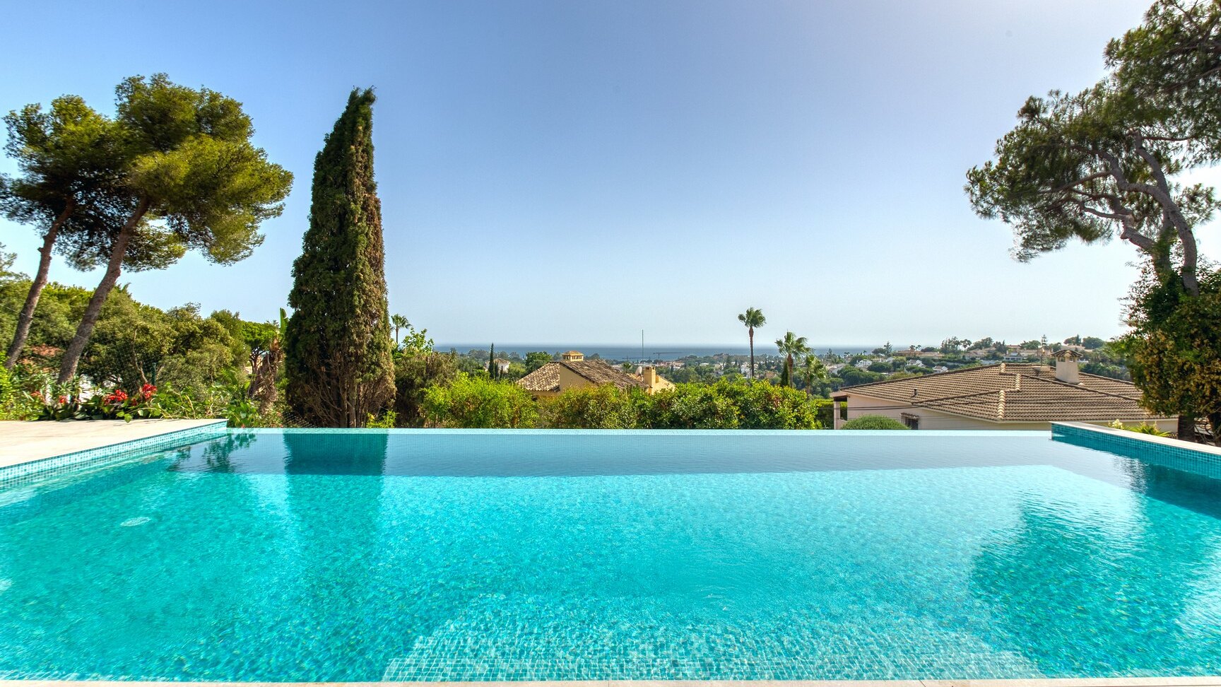 Chalet en una sola planta con vistas panorámicas al mar en Elviria