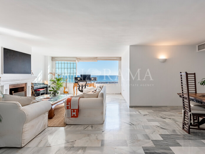 Charming apartment with breathtaking views of the sea and the Puerto Banús port