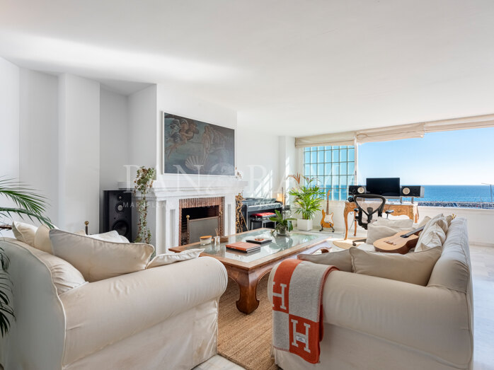 Charming apartment with breathtaking views of the sea and the Puerto Banús port