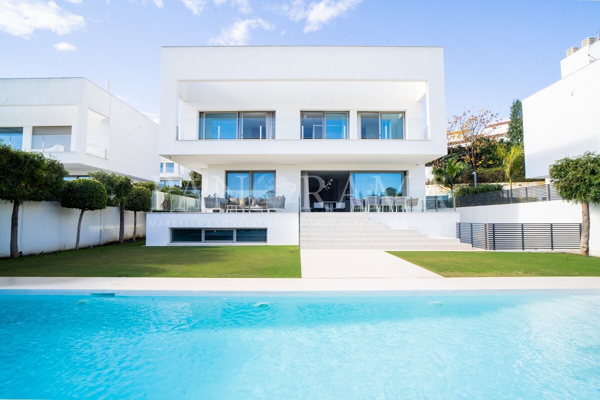 Fantastische moderne Villa in Casasola gebaut mit den besten Qualitäten