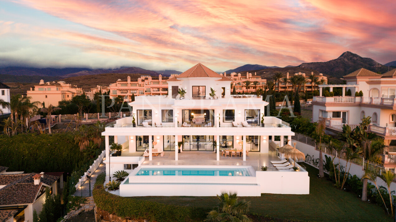 Villa with stunning views in the exclusive residential area of Los Flamingos, Benahavís