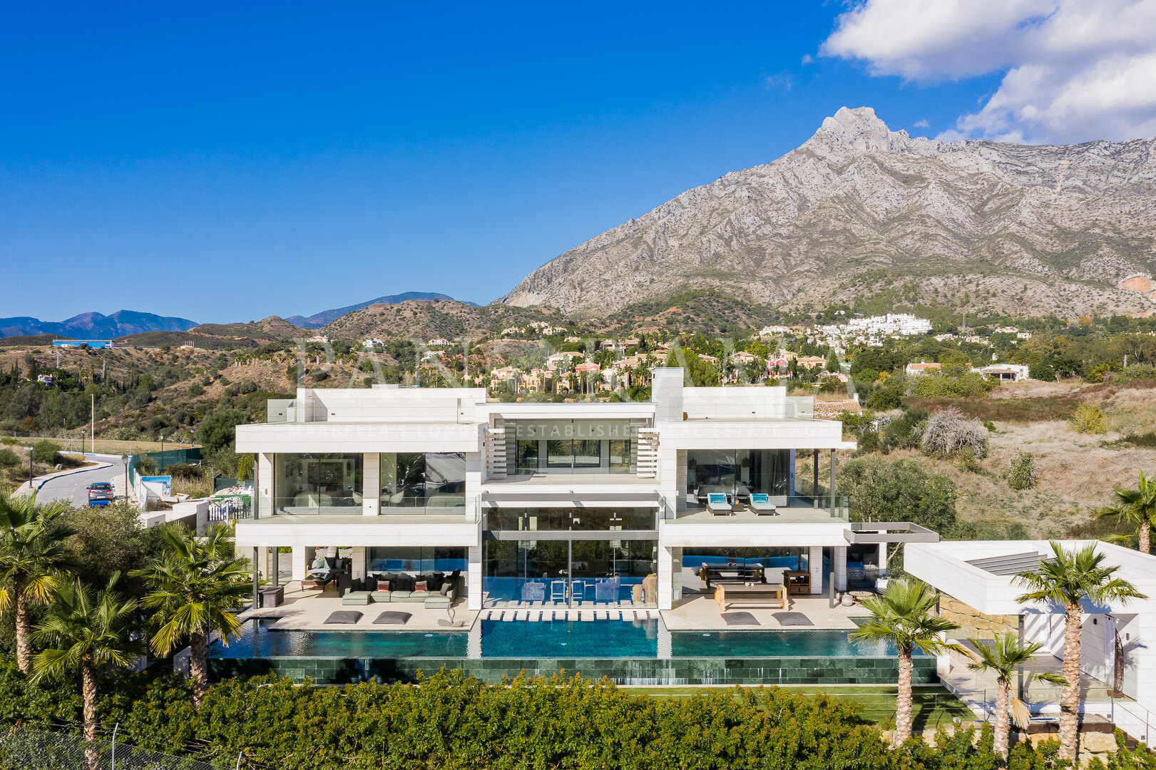 Superbe villa moderne avec une vue magnifique dans un endroit unique du Golden Mile