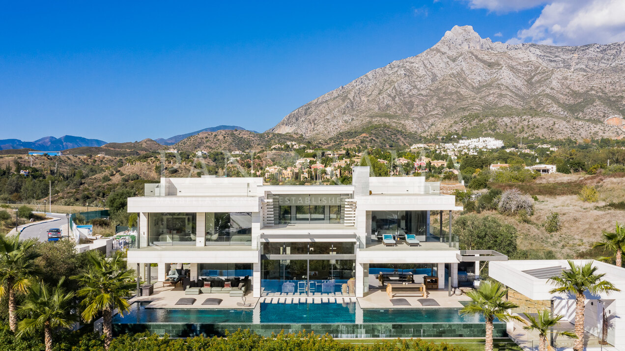 Superb modern villa with lovely views in a unique Golden Mile location