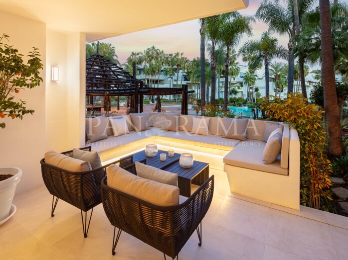 Appartement de jardin moderne et élégant à Marina Puente Romano