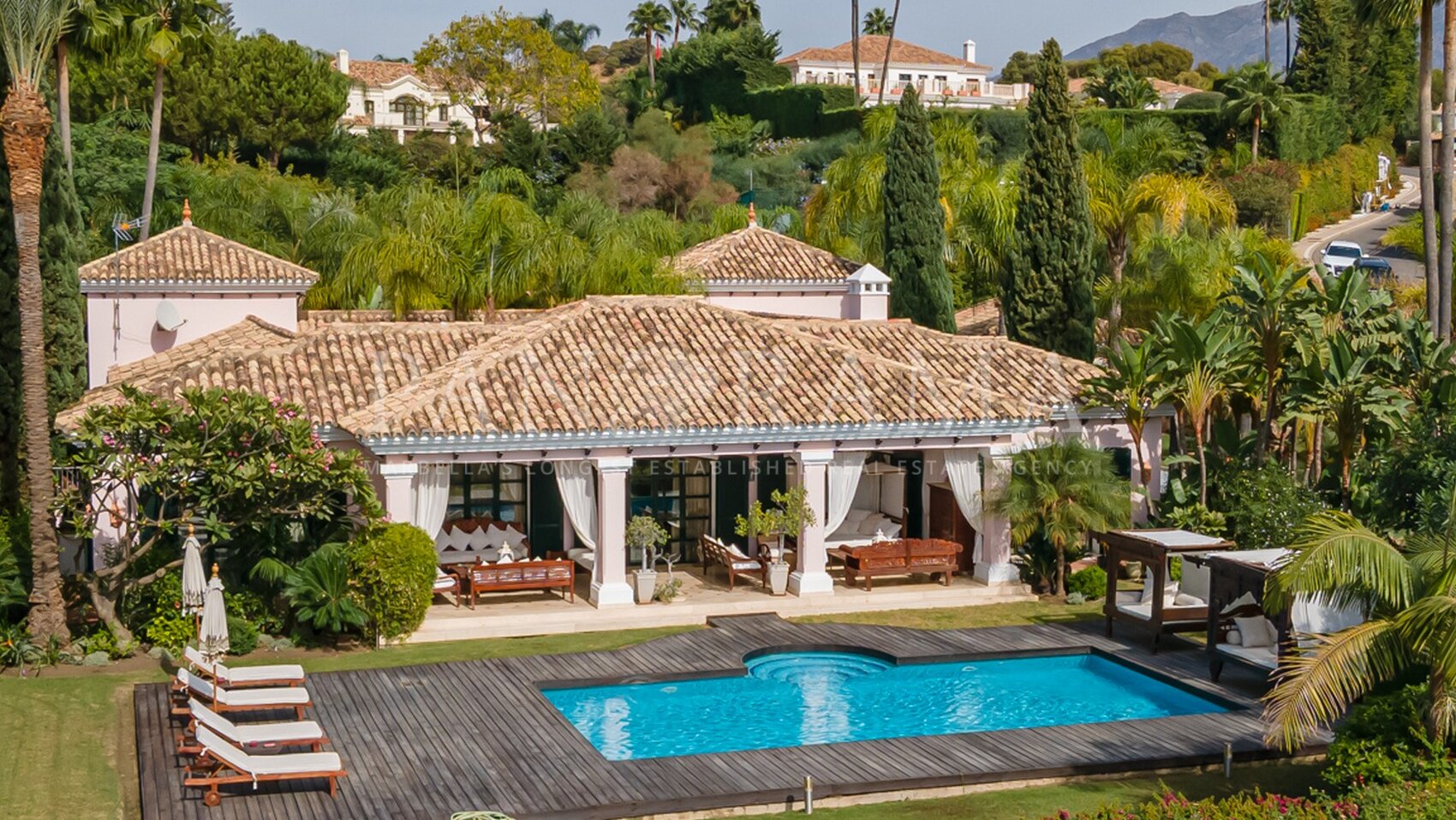 Villa located in the prestigious urbanization Vega del Colorado, in Benahavís