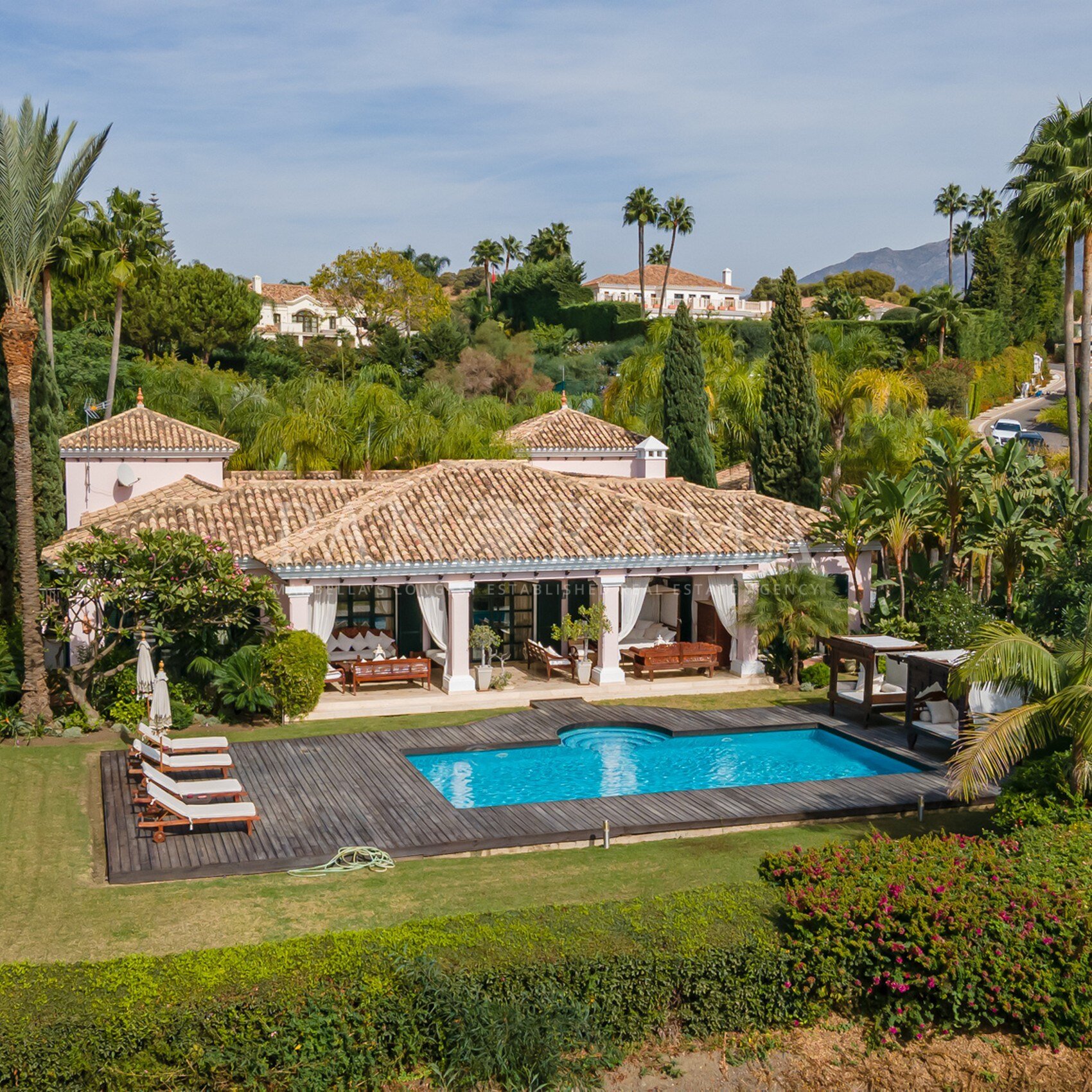 Villa located in the prestigious urbanization Vega del Colorado, in Benahavís