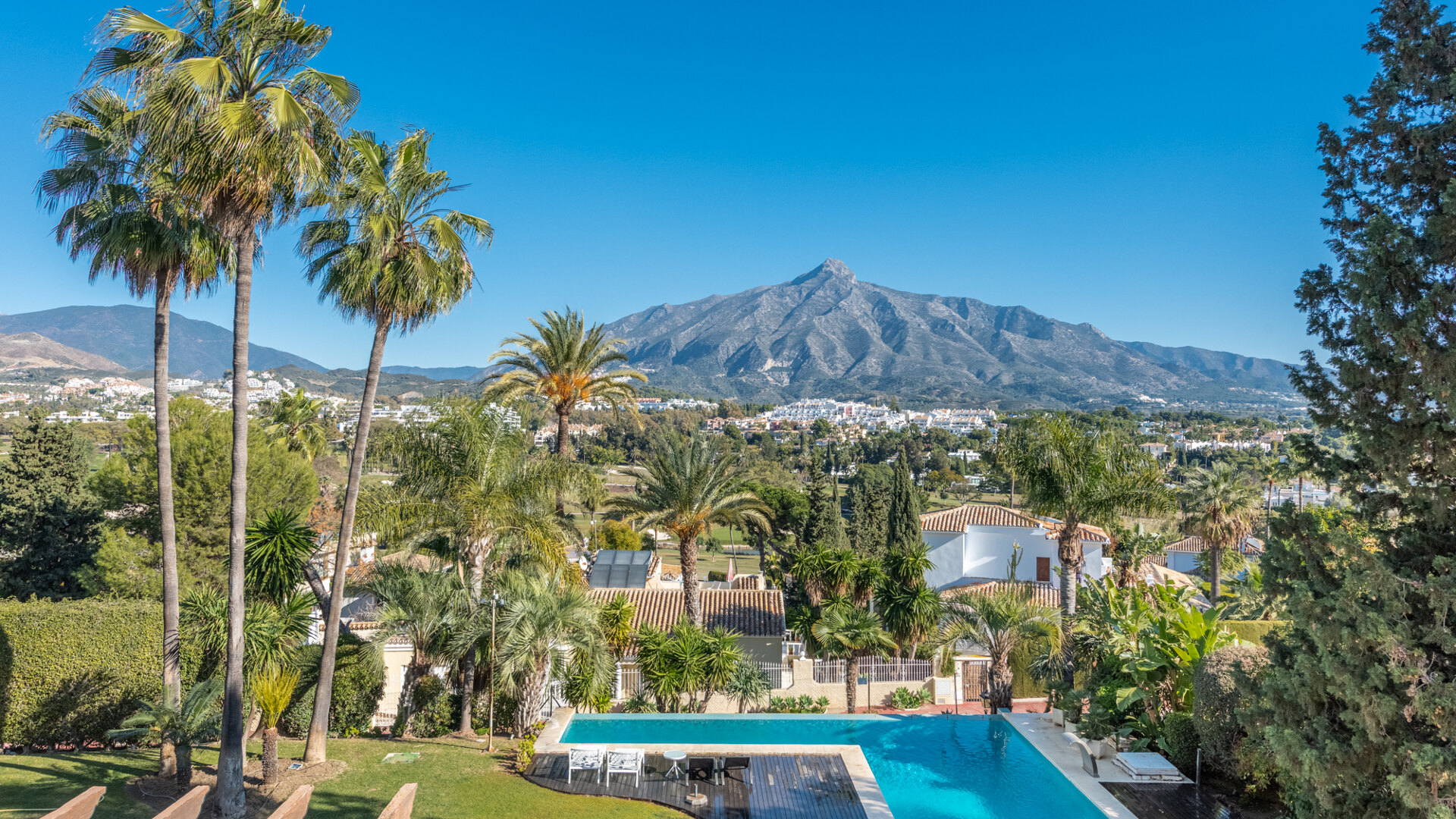 Grande villa avec vue sur la montagne à Las Brisas, Nueva Andalucía