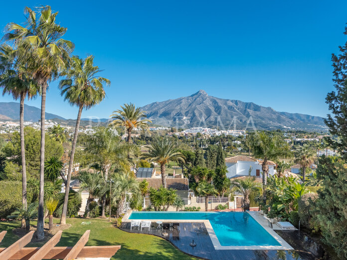 Grande villa avec vue sur la montagne à Las Brisas, Nueva Andalucía