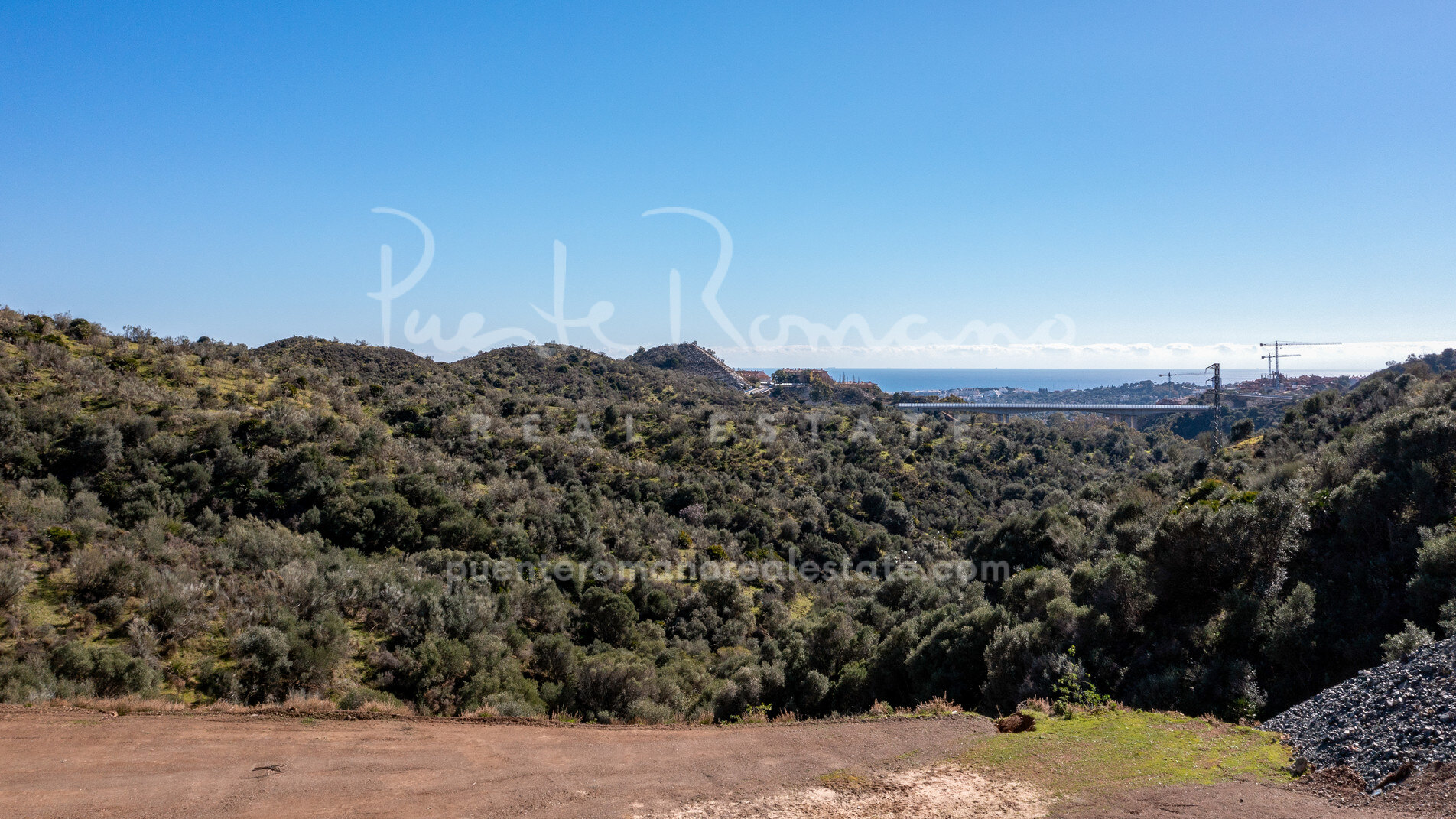 Outstanding plot with beautiful views and the possibility to build 6 villas